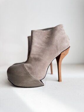 BCBG Max Azria Unique Grey Suede Leather Bootie Heels 39